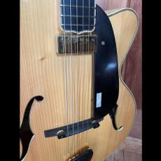 KURONEKOTEI 当店オリジナル　アーチトップ・ギター_3