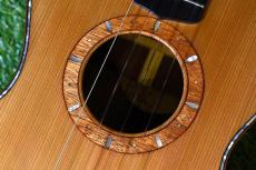 tkitki ukulele Br-Akaka cederwood Baritone_11