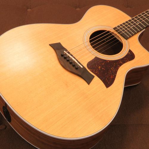 Taylor 212ce