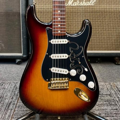 Fender Stevie Ray Vaughan Stratocaster -3-Color Sunburst- 2008年製