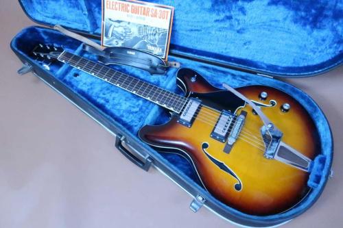 YAMAHA SA-35T Cherry / Maple Arched top and Maple Arched back and Side・Maple Set neck・Rosewood Fingerboard・Roller Bridge・2-Pickup 1Vo and 1tone and Balancer・Original Tremoro Unit【With Original Hard Case】1968