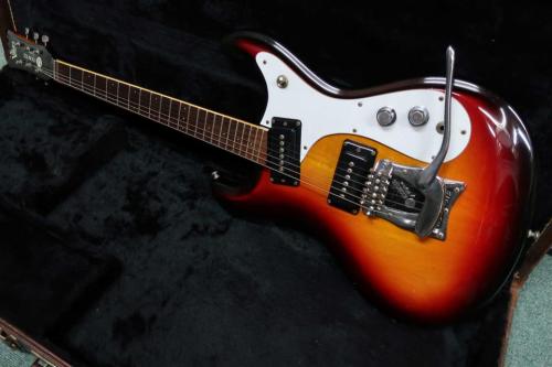 Mosrite ’65 The Ventures Model U.S.A / Zero fret Width at Brass Nut 40mm ・Basswood With German Curve Contour・Rosewood Fingerboard・ Vibrato unit and Roller Bridge 【With Original Alligator Case】  1990年製