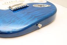 Fender FSR Made in Japan Hybrid II Stratocaster, Maple Fingerboard, Sapphire Blue Transparent_4