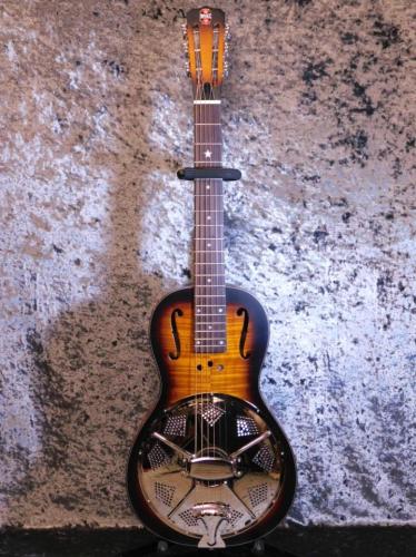 Republic Guitars Parlor Size Miniolian Sunburst / Diamond cone cover