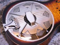 Republic Guitars Parlor Size Miniolian Sunburst / Diamond cone cover_8