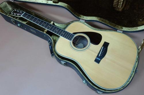 YAMAHA L-10 / Original TM-50G Peg・Solid Ezo Spruce Top・Solid Jacaranda Side and Back・Ebony Fingerboard & Bridge・Trapezoid Bridge・Tortoise Color Pick guard【With Original Hard Case】1970年代製