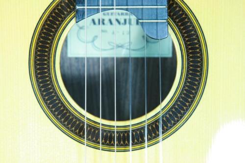 ARANJUEZ [アランフェス] A-13(アルトギター)　松/インディアンローズウッド