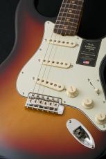 Fender American Vintage II 1961 Stratocaster 3-Tone Sunburst【3.68kg】【V2557037】_3
