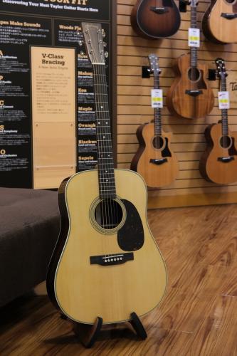 Martin D-28 STANDARD / Natural