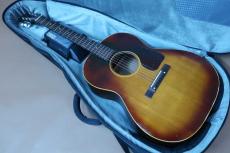 Gibson LG-1 / Spruce Top・Mahogany Side and Back・Jacaranda Fingerboard・Rectangular Bridge・Teardrop Small Pick guard・Nut Width 42,8mm Regular Neck・Ladder Bracing【With Gig Case】1953年頃製