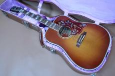 Gibson Hummingbird Vintage HSB / Thermally Aged Solid Spruce Top・Solid Mahogany Side and Back・Gibson Relic peg・Parallelogram Inlay・Rosewoodi fingerboard and Bridge・ Mahogany Neck・Casted Pick guard・Thin Finis