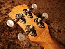 Luna Guitars Uke Tattoo Mahogany Concert w/Preamp 【コンサート/マホガニー】【カッタウェイ】【ピックアップ搭載】【10回金利0%対象】【送料込】_9