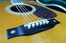 Martin D-42 / Vertical Logo・Abalone Trim and Rosette and Bridge Inly・Ebony Fingerboard and Bridge・Mahogany Neck・Solid Spruce Top・Solid Rose Side and Back・L.R.Baggs Pickup【With Original Hard Case】2001年製_11
