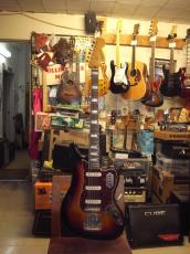 Squier by Fender Classic Vibe Bass VI_2