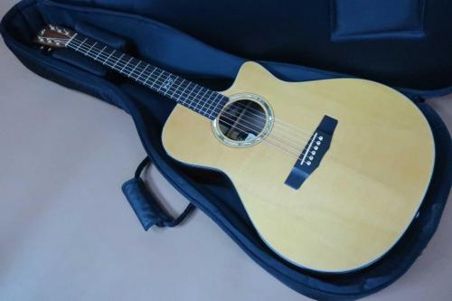 Morris S-101 / Venetian Cutaway・Original Peg・Solid Spruce Top・Solid Rosewood Side and Back・Abalone Rosette・Ebony Fingerboard and Bridge・Tortoise Color Binding・B-Band Pickup 【With Original Gig Case】2000年代製　