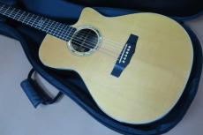 Morris S-101 / Venetian Cutaway・Original Peg・Solid Spruce Top・Solid Rosewood Side and Back・Abalone Rosette・Ebony Fingerboard and Bridge・Tortoise Color Binding・B-Band Pickup 【With Original Gig Case】2000年代製　_2