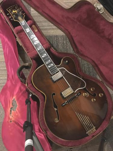 Gibson Super　V　(スーパーV)