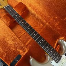 Fender American Vintage II 1965 Stratocaster Shoreline Gold_2