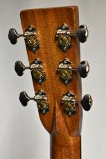 Martin D-28 #2997350【暗めのべっ甲柄PG&黒い指板】_6