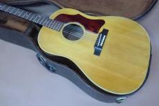 Gibson J-50 / Spruce Top・Mahogany Side and Back・Jacaranda Fingerboard・Mahogany Neck・Normal Saddle・Jacaranda Bridge・Large Pick guard・Nut 39mm【With Chipboard Case】1967年製_2