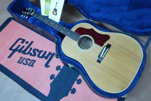 Gibson Custom Shop J-50 ADJ / Spruce Top・Solid Mahogany Side and Back (Vintage Style Brown Finish Color)・Two Ring Rosette・Large Pick guard・Adjustable Saddle【With Original Hard Case】2011年製