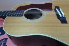 Gibson Custom Shop J-50 ADJ / Spruce Top・Solid Mahogany Side and Back (Vintage Style Brown Finish Color)・Two Ring Rosette・Large Pick guard・Adjustable Saddle【With Original Hard Case】2011年製_13