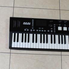 AKAI Advance 61_3