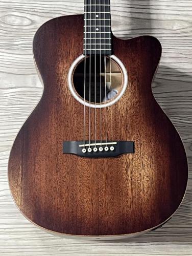 Martin 【ちょうどイイサイズ感】000CJr-10E StreetMaster #2879548【ショッピングクレジット無金利&超低金利】