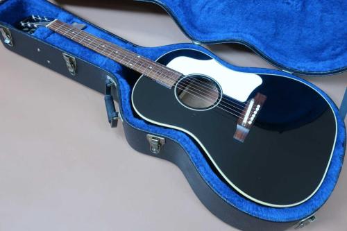 Gibson Custom Shop B-25 EB Ebony Black / Original Peg・Solid Spruce Top・Solid Mahogany Side and Back・White Large Pick guard・Adjustable Saddle・Advanced Scalloped X Bracing【With Original Hard Case】2009年製