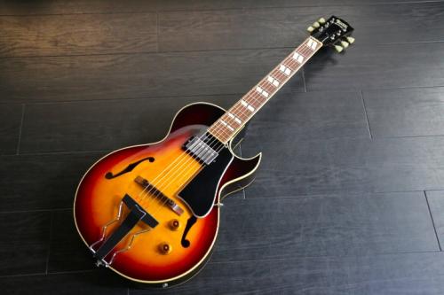 Archtop Tribute AT105 Jr. スモールサイズ フルアコ セール期間限定価格