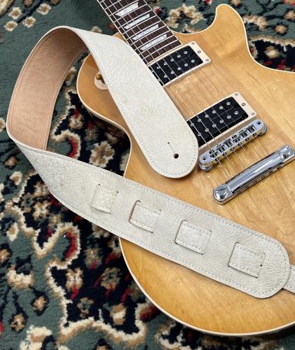 Grande uomo 白なめし  鹿革ストラップ