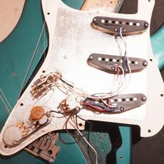 Fender 1995 American standard Stratocaster Limited Edition Matching Headstock Ocean Turquoise_11