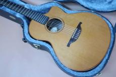 Lowden S-25J Nylon Strings / Venetian Cutaway・Solid Western Red Cedar Top・Solid Wast Indian Rosewood Side and Back・5-Piece Mahogany Neck・ Ebony Fingerboard・Jacaranda Bridge・Multi Wood Binding・Fishman Active _2