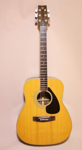YAMAHA FG-300J　とっても弾きやすく調整されています