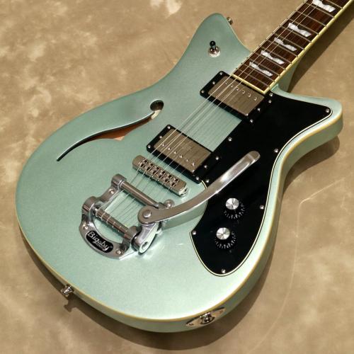 Baum Guitars Revolt with Tremolo