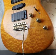 Valley Arts Custom Pro USA Quilted Maple H-S-H / Natural Amber_8