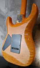 Valley Arts Custom Pro USA Quilted Maple H-S-H / Natural Amber_9