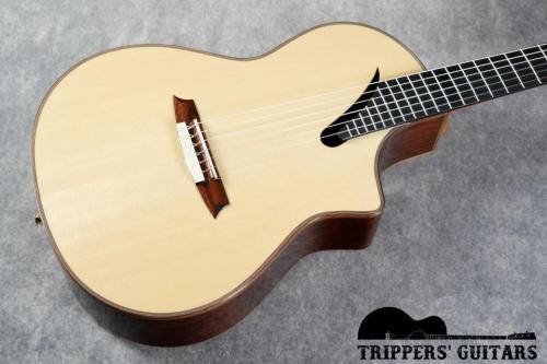 Martinez MSCC-14 Tribute Ⅱ (2010年代) リーズナブルな価格のエレガット!マイクとピエゾの組み合わせで多彩なサウンドメイクが可能です!