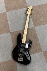 Fender Standard Jazz Bass, Maple Fingerboard, Black Pickguard, Black