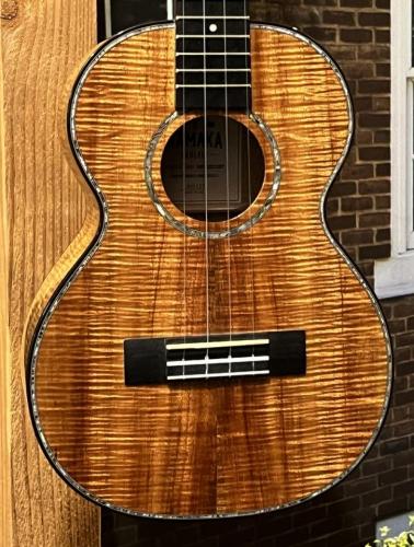 Kamaka 【日本総本店】【この杢目、美しすぎます】HF-3 D2I【48回無金利分割可能】