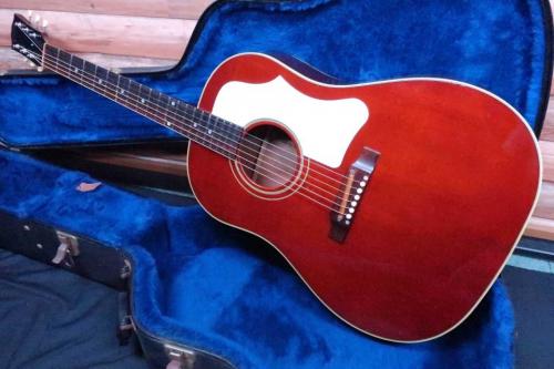 Gibson 1960s J-45 Wine Red / Round Shoulder・Solid Spruce Top・Solid Mahogany Side and Back・Adjustable Bridge・White Large Pick guard 【With Original Hard Case】  2003年製