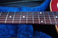 Gibson 1960s J-45 Wine Red / Round Shoulder・Solid Spruce Top・Solid Mahogany Side and Back・Adjustable Bridge・White Large Pick guard 【With Original Hard Case】  2003年製_9