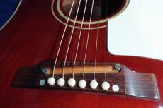 Gibson 1960s J-45 Wine Red / Round Shoulder・Solid Spruce Top・Solid Mahogany Side and Back・Adjustable Bridge・White Large Pick guard 【With Original Hard Case】  2003年製_11