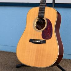 Martin HD-28V w/ L.R.Baggs Anthem