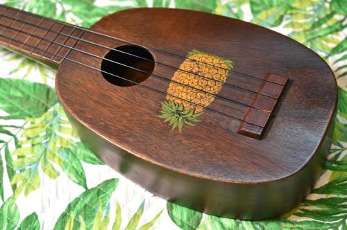 Kamaka SOPRANO PINE 【ブルー・クレスト・デカール 1920s】