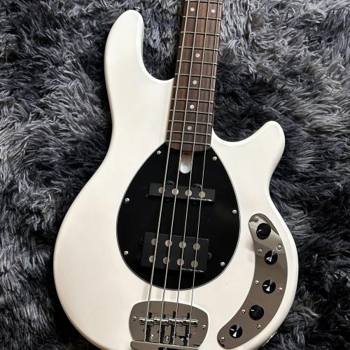 Sire Marcus Miller Z7 4-String AWH (Antique White)  【2025年製】