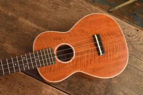 Sofla Ukes Concert Sinker Curly Mahogany