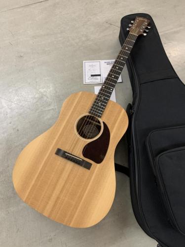 Gibson G-45 ボディサイドにプレイヤーポート付き!