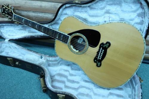 YAMAHA LX-Special Custom / L-52 CTM Style Head・L-52 Inlay and Style Bridge・L-31 Style Abalone Trim and Rosette・Ezo Spruce Top・Jacaranda Side and Back・With L.R.Baggs Pickup【With Original 70s Custom Case】1977年