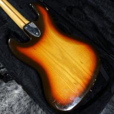 Fender 1981 Jazz Bass 3-Tone Sunburst_6